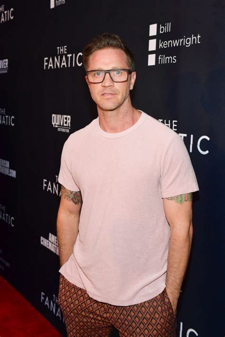 Devon Sawa Height ·