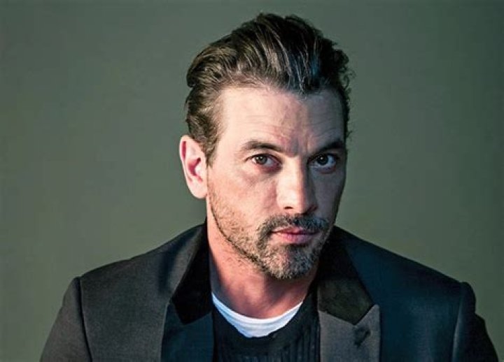 Unveil The Unseen: Skeet Ulrich's Height Revealed